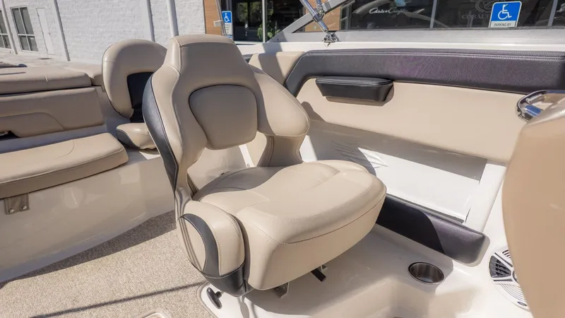 Slide: The Image of Chaparral 21 H2O Fish and Ski 2016 - 11