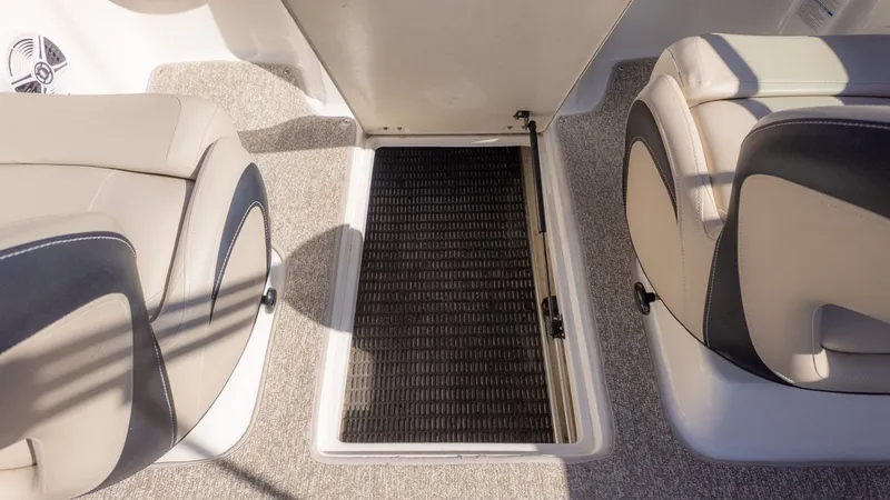 Slide: The Image of Chaparral 21 H2O Fish and Ski 2016 - 12