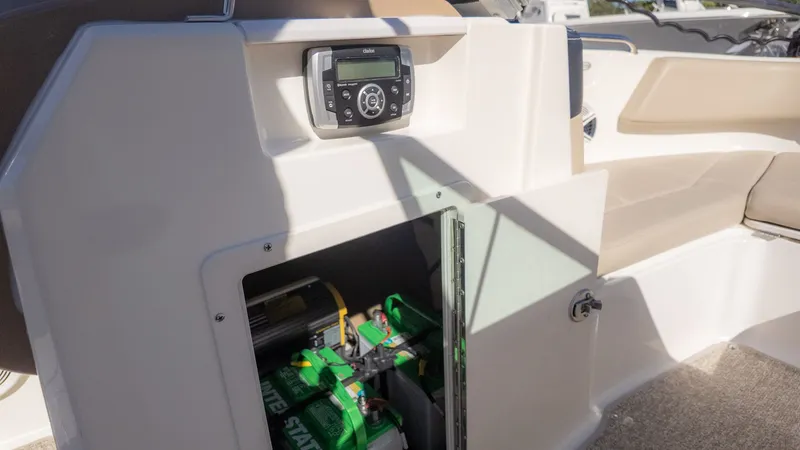 Slide: The Image of Chaparral 21 H2O Fish and Ski 2016 - 13