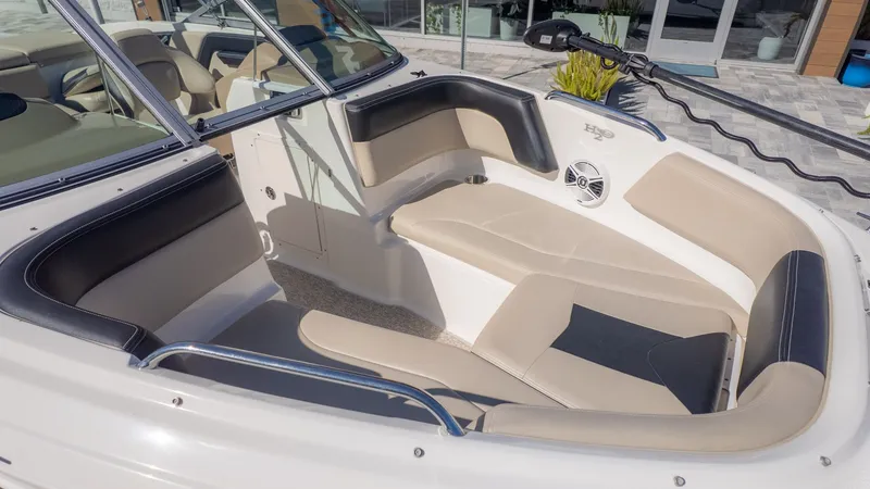 Slide: The Image of Chaparral 21 H2O Fish and Ski 2016 - 15