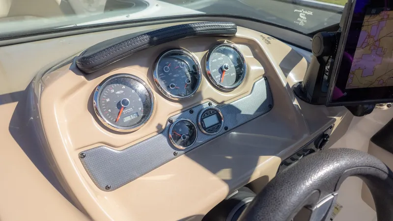 Slide: The Image of Chaparral 21 H2O Fish and Ski 2016 - 19