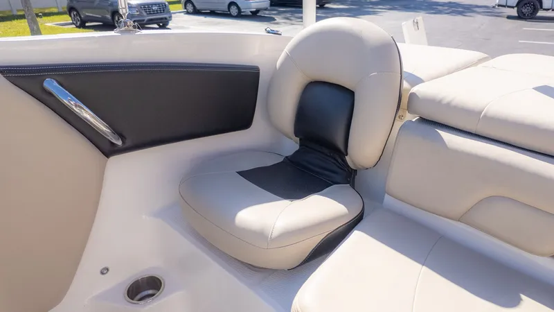 Slide: The Image of Chaparral 21 H2O Fish and Ski 2016 - 8