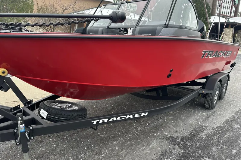 Slide: The Image of 2026 Tracker Targa V-19 Combo boat with Minn Kota PowerDrive trolling motor. - 7