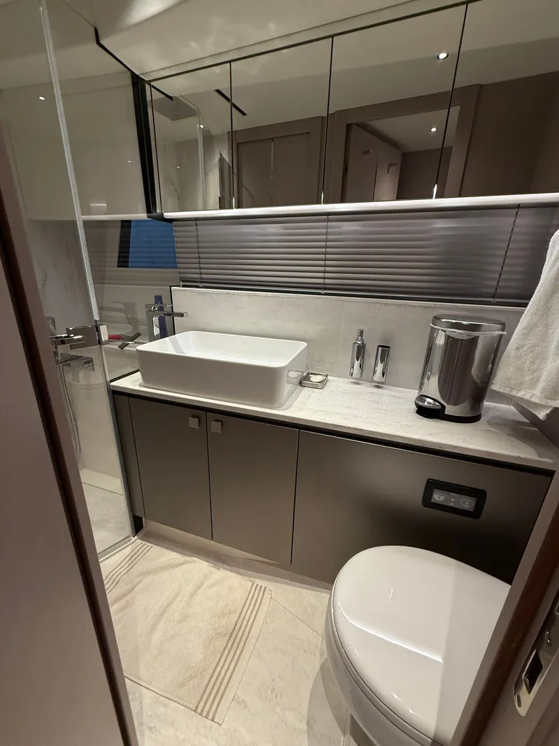 Slide: The Image of Sunseeker Predator 55 2025 - 18