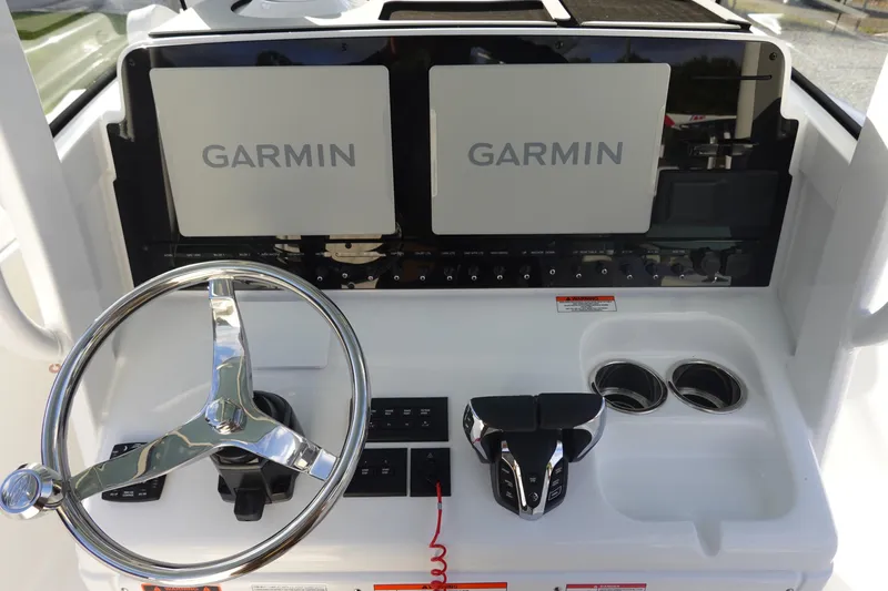 Slide: The Image of Steering console of 2026 Sea Hunt Ultra 275 SE with Garmin displays. - 16