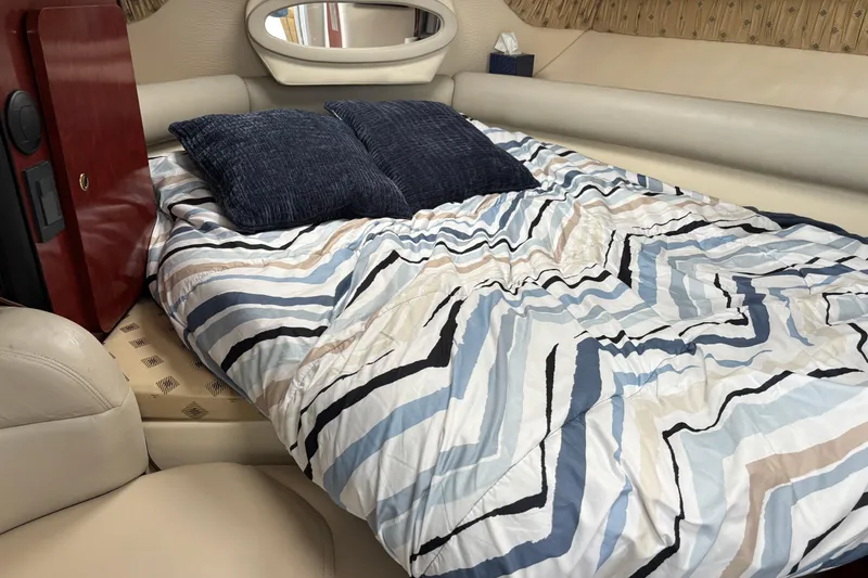 Slide: The Image of Interior of 2001 Wellcraft 2800 Martinique boat, featuring seating and carpeted flooring. - 16