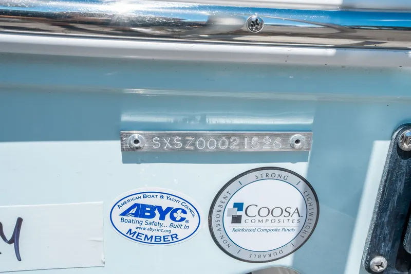 Slide: The Image of Sea Hunt ULTRA 305 CB 2026 - 31