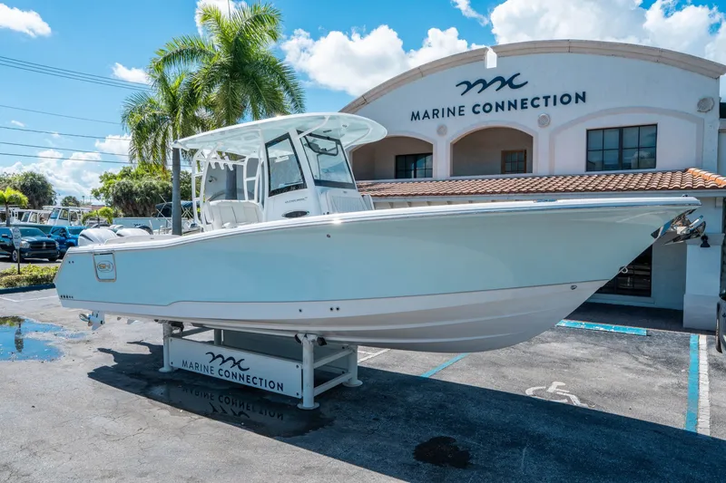 Slide: The Image of Sea Hunt ULTRA 305 CB 2026 - 8