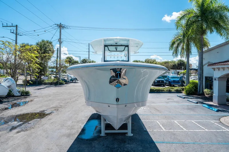 Slide: The Image of Sea Hunt ULTRA 305 CB 2026 - 7