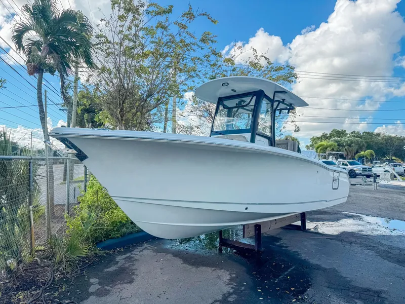 Slide: The Image of Sea Hunt Ultra 255 SE 2026 - 2