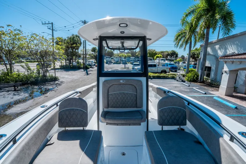 Slide: The Image of Sea Hunt Ultra 255 SE 2026 - 27