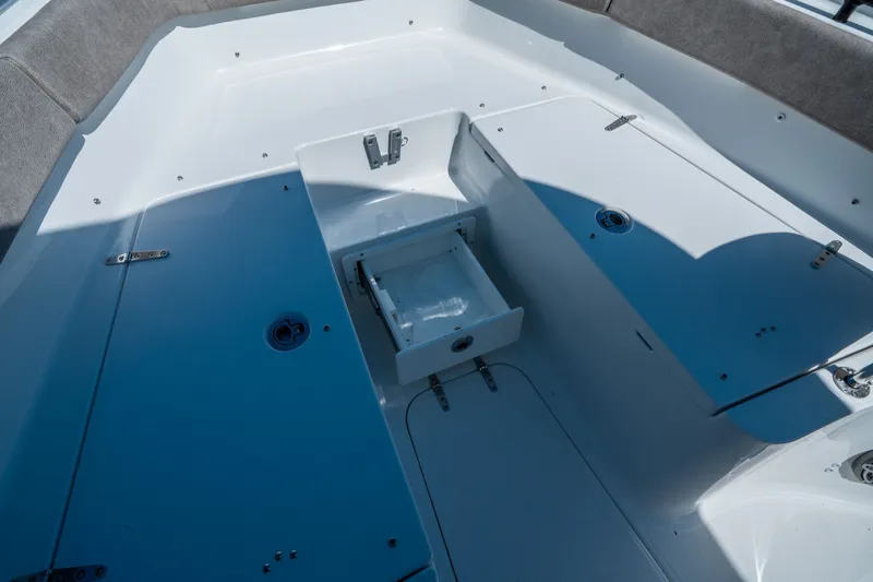 Slide: The Image of Sea Hunt Ultra 255 SE 2026 - 25