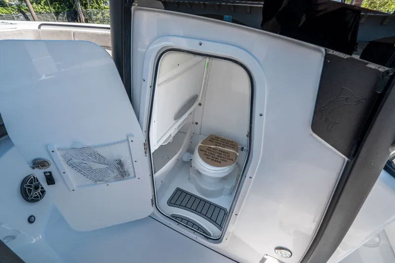 Slide: The Image of Sea Hunt Ultra 255 SE 2026 - 21