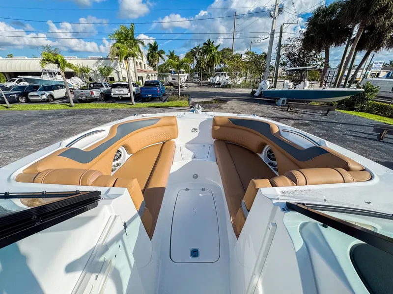 Slide: The Image of Hurricane SunDeck 2690 OB 2026 - 13