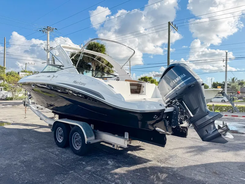 Slide: The Image of Hurricane SunDeck 2690 OB 2026 - 4