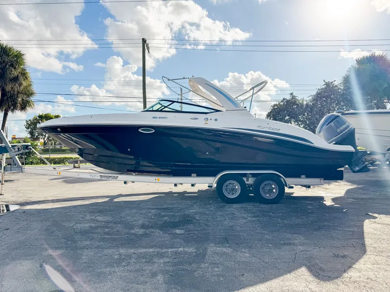 Slide: The Image of Hurricane SunDeck 2690 OB 2026 - 5