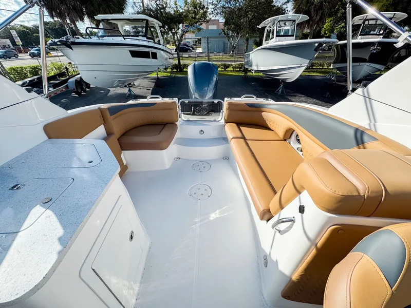 Slide: The Image of Hurricane SunDeck 2690 OB 2026 - 10