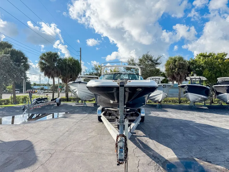 Slide: The Image of Hurricane SunDeck 2690 OB 2026 - 7