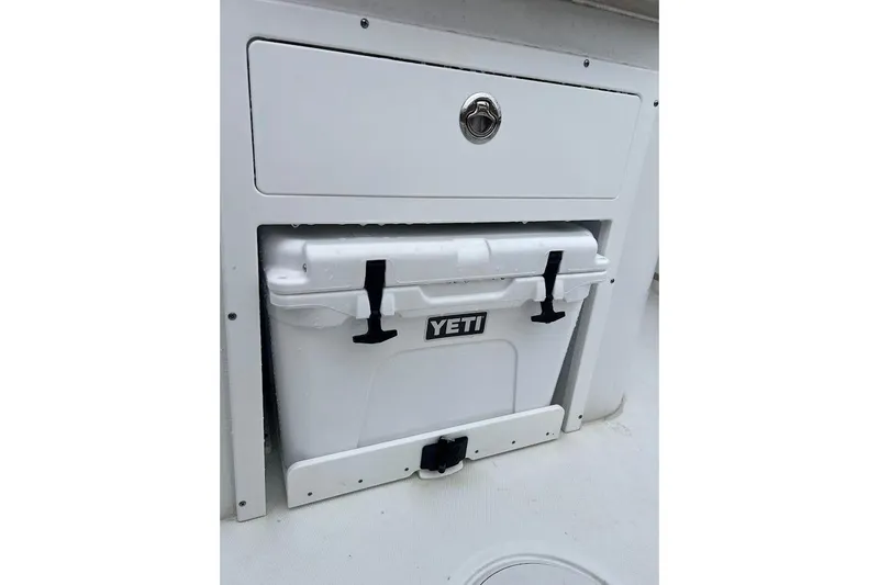 Slide: The Image of White YETI cooler on 2023 Sea Hunt Ultra 305 SE boat. - 27