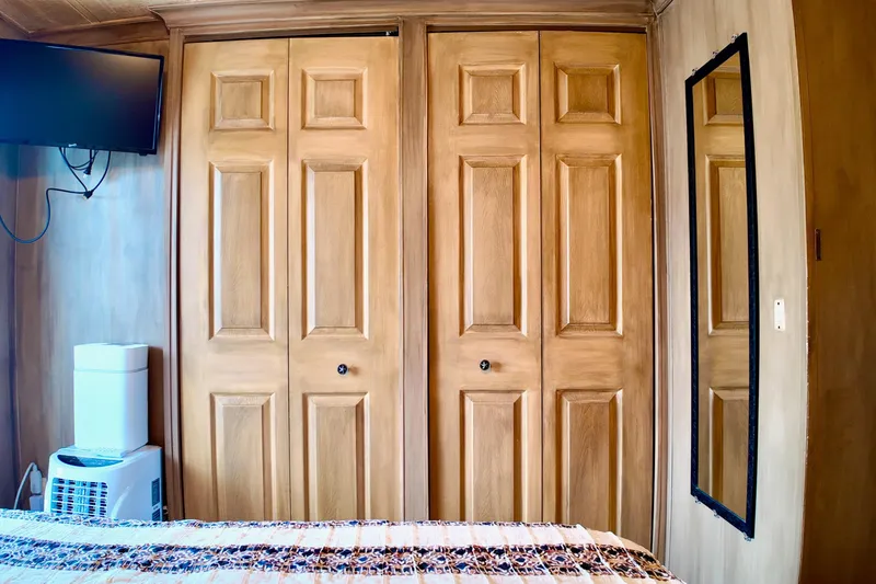 Slide: The Image of Interior of 1996 Catamaran Cruisers Aqua Cruiser 44 with wooden closets and wall-mounted TV. - 23