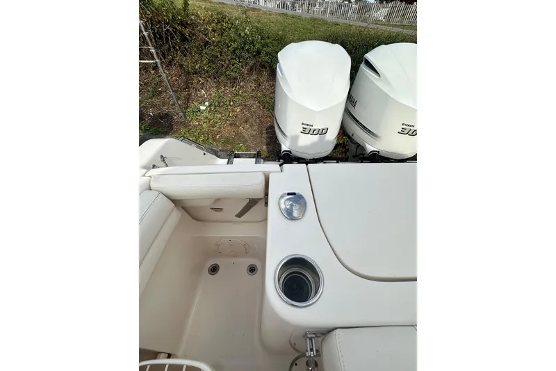 Slide: The Image of 2020 Grady-White Canyon 271 boat with twin Yamaha 300 engines, rear deck view. - 11