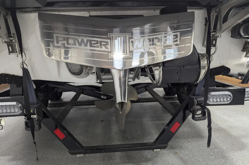 Slide: The Image of 2021 Malibu Wakesetter 22 LSV boat stern with Power Wedge II feature. - 32