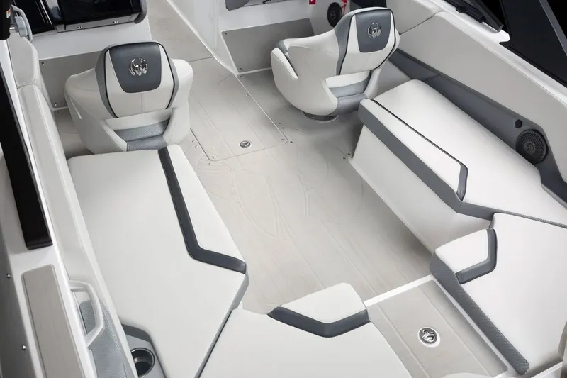 Slide: The Image of Scarab 235 SE 2026 - 10