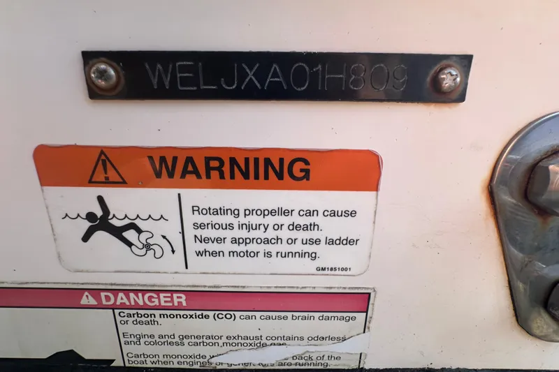 Slide: The Image of Label on a Scarab Sport 30, 2009, detailing vehicle specifications and compliance information. - 81