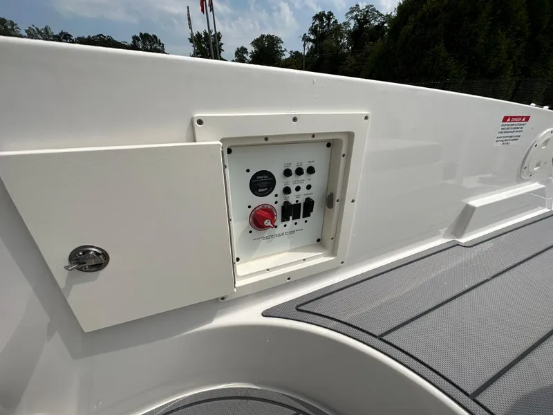 Slide: The Image of Chaparral 270 OSX 2023 - 53