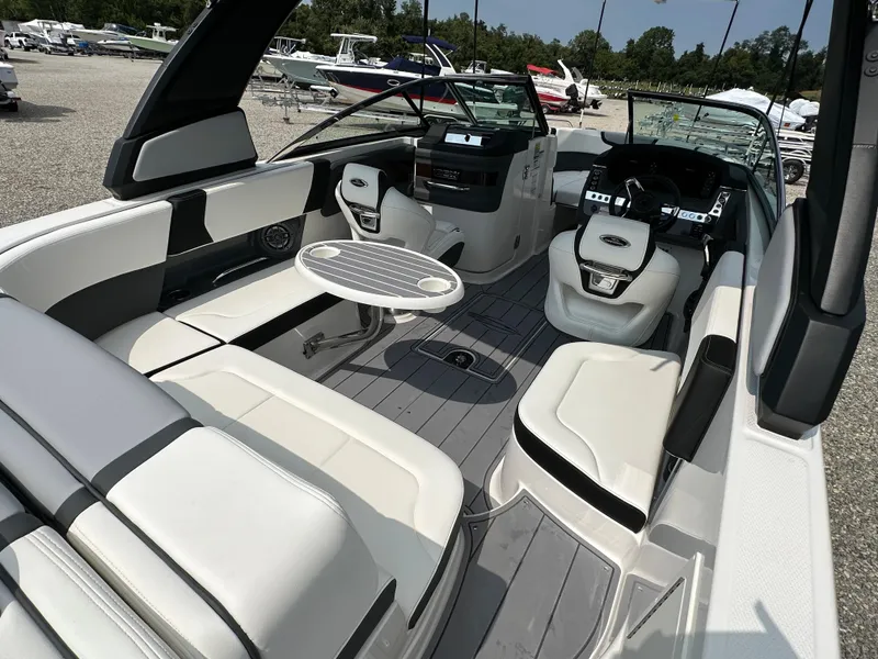 Slide: The Image of Chaparral 270 OSX 2023 - 57