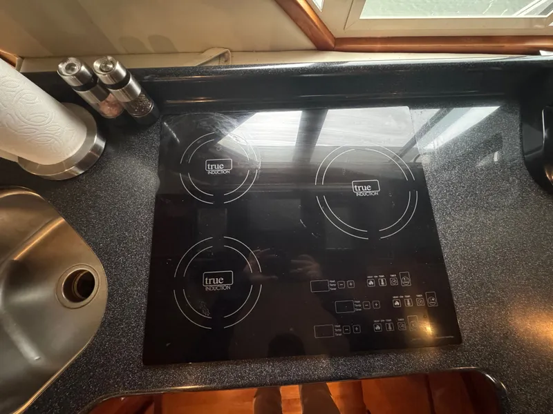 Slide: The Image of Navigator 61' Classic Pilothouse 2004 - 11