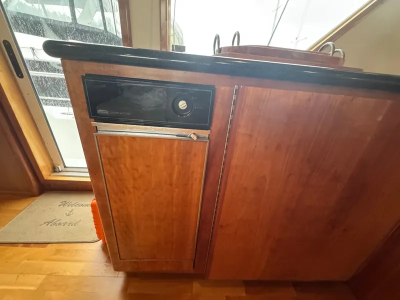 Slide: The Image of Navigator 61' Classic Pilothouse 2004 - 16