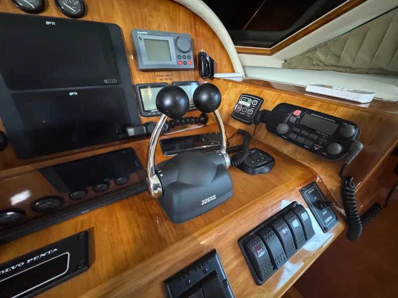 Slide: The Image of Navigator 61' Classic Pilothouse 2004 - 21