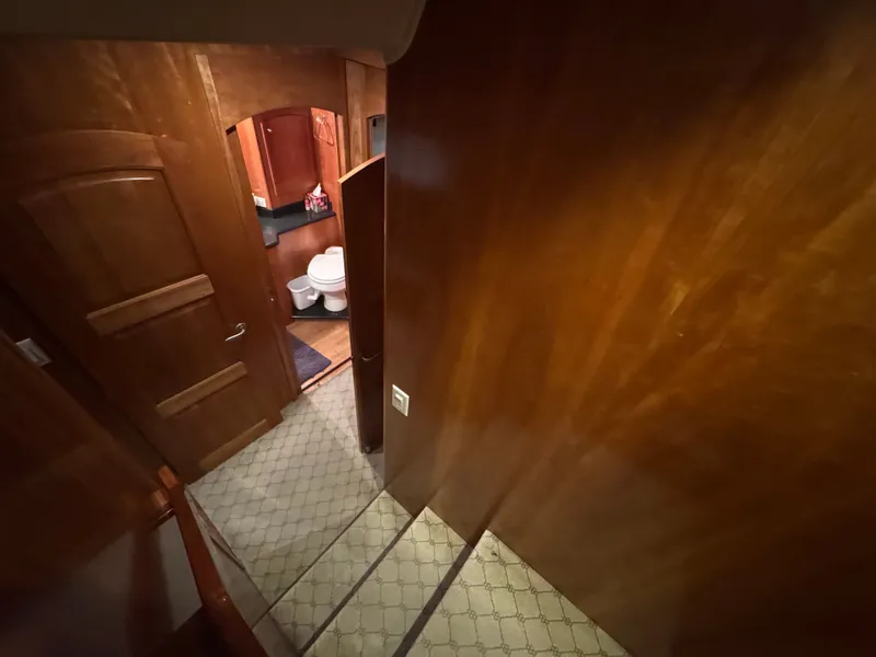 Slide: The Image of Navigator 61' Classic Pilothouse 2004 - 25