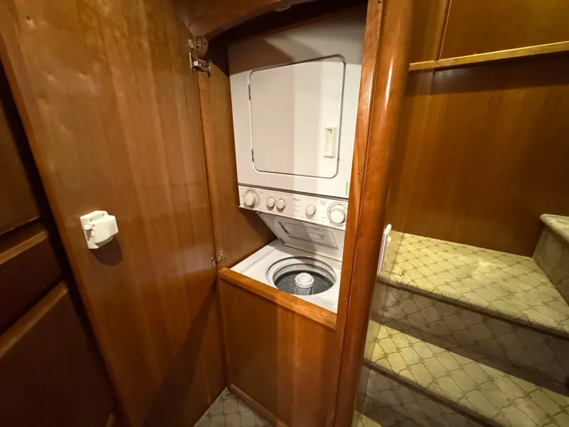 Slide: The Image of Navigator 61' Classic Pilothouse 2004 - 38