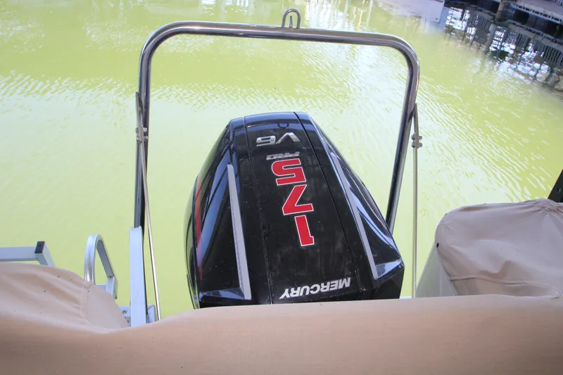 Slide: The Image of 2005 Bennington 2275FSi boat with Mercury 175 engine on calm water. - 17