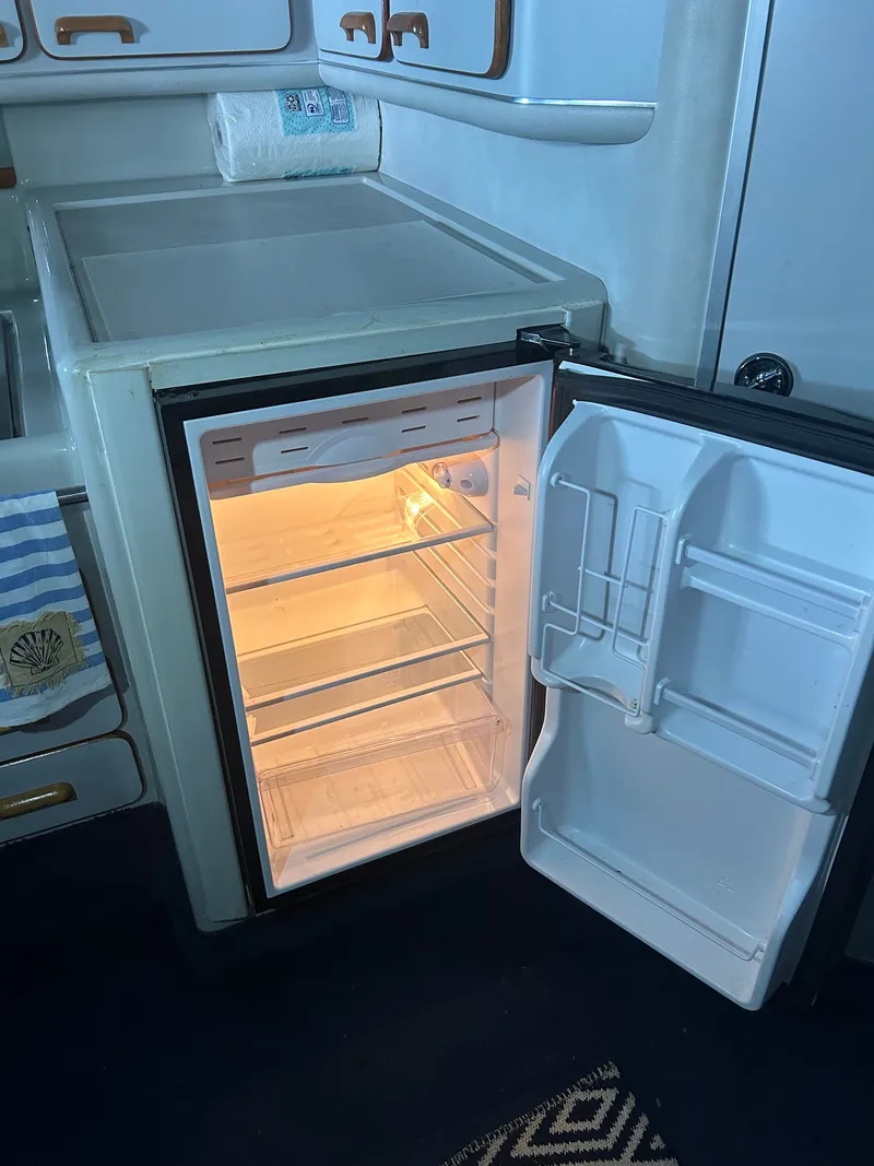 Slide: The Image of Sea Ray Sundancer 310 1990 - 15