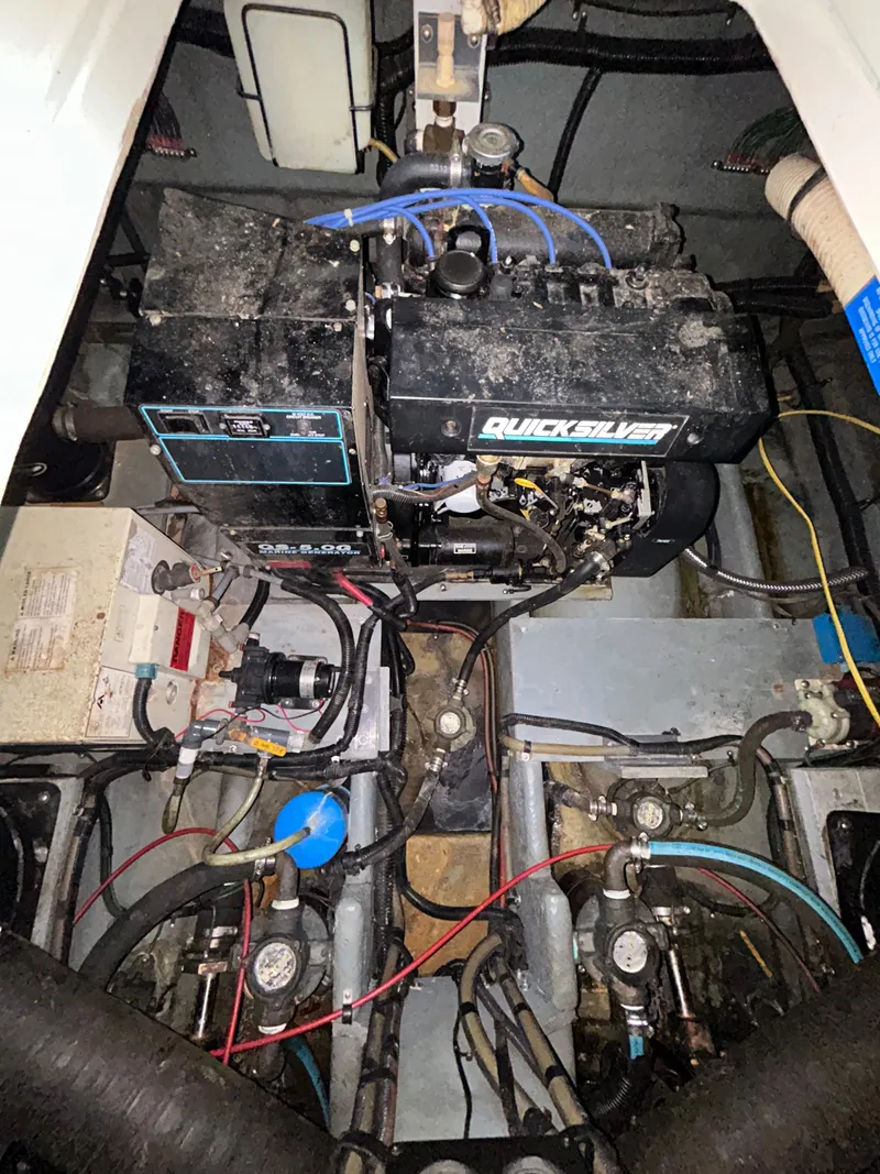 Slide: The Image of Sea Ray Sundancer 310 1990 - 16