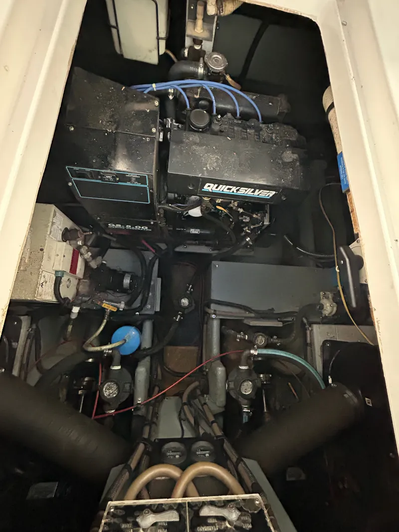 Slide: The Image of Sea Ray Sundancer 310 1990 - 17