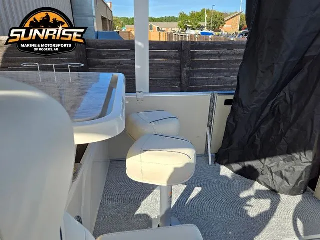 Slide: The Image of Avalon 25' CATALINA ENTERTAINER FUNSHIP 2026 - 10