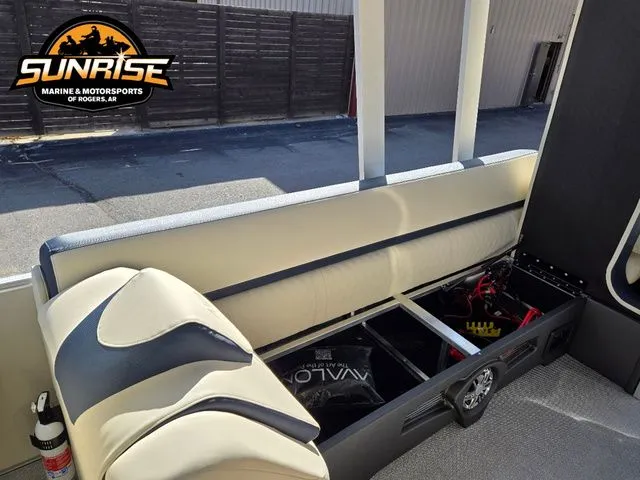 Slide: The Image of Avalon 25' CATALINA ENTERTAINER FUNSHIP 2026 - 13