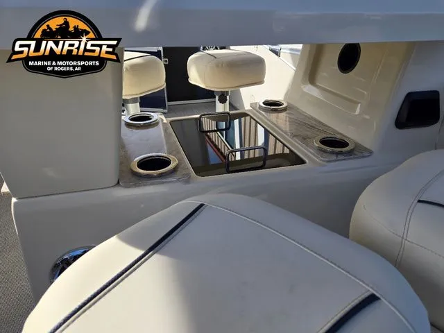 Slide: The Image of Avalon 25' CATALINA ENTERTAINER FUNSHIP 2026 - 22