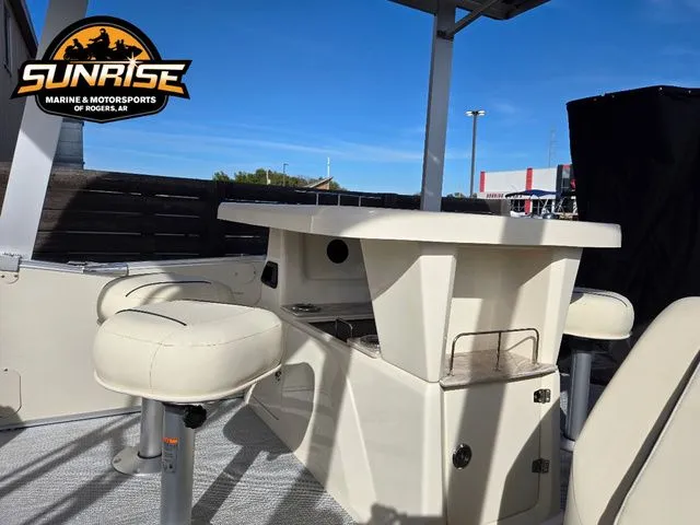 Slide: The Image of Avalon 25' CATALINA ENTERTAINER FUNSHIP 2026 - 24