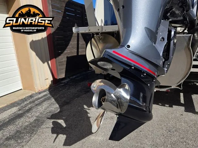 Slide: The Image of Avalon 25' CATALINA ENTERTAINER FUNSHIP 2026 - 29