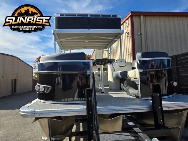 Slide: The Image of Avalon 25' CATALINA ENTERTAINER FUNSHIP 2026 - 31