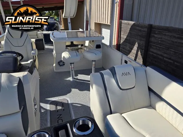 Slide: The Image of Avalon 25' CATALINA ENTERTAINER FUNSHIP 2026 - 5