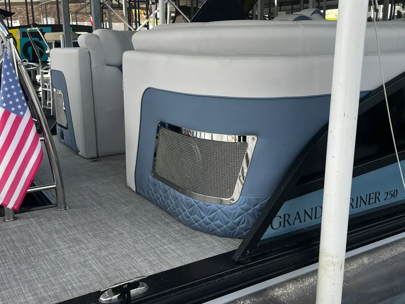 Slide: The Image of Harris 250 GM 2023 - 30