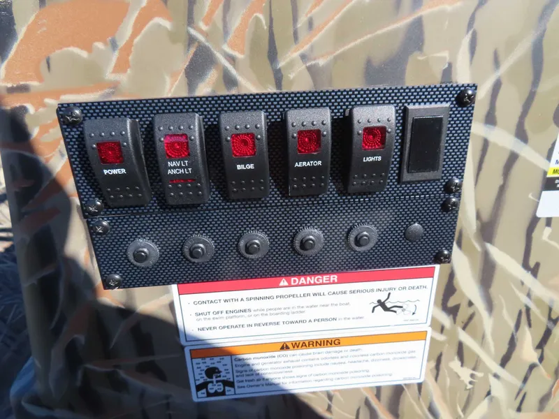 Slide: The Image of SeaArk Shadow 20T (CC) 2026 - 15