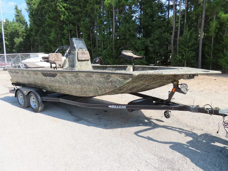 The Image of SeaArk Shadow 20T CC Suzuki 150 w/trailer 2026 - 1