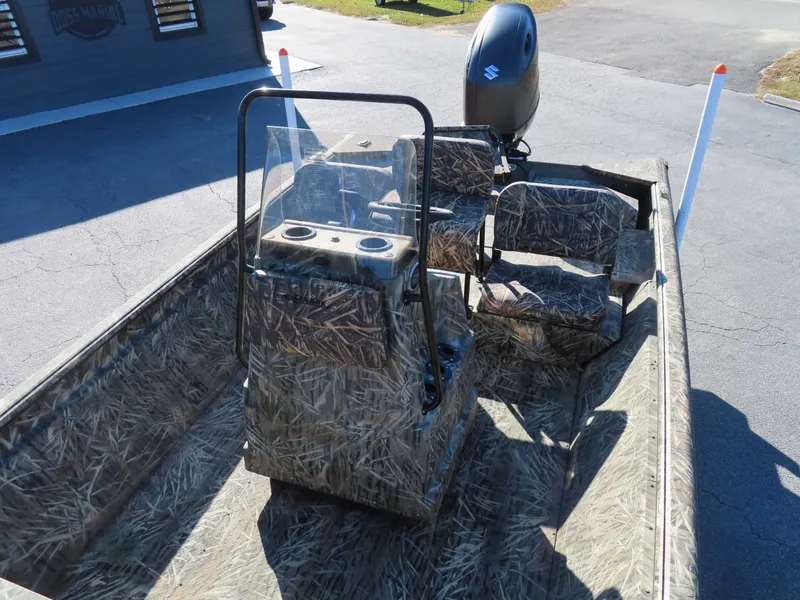 Slide: The Image of SeaArk Shadow 20T CC Suzuki 150 w/trailer 2026 - 12